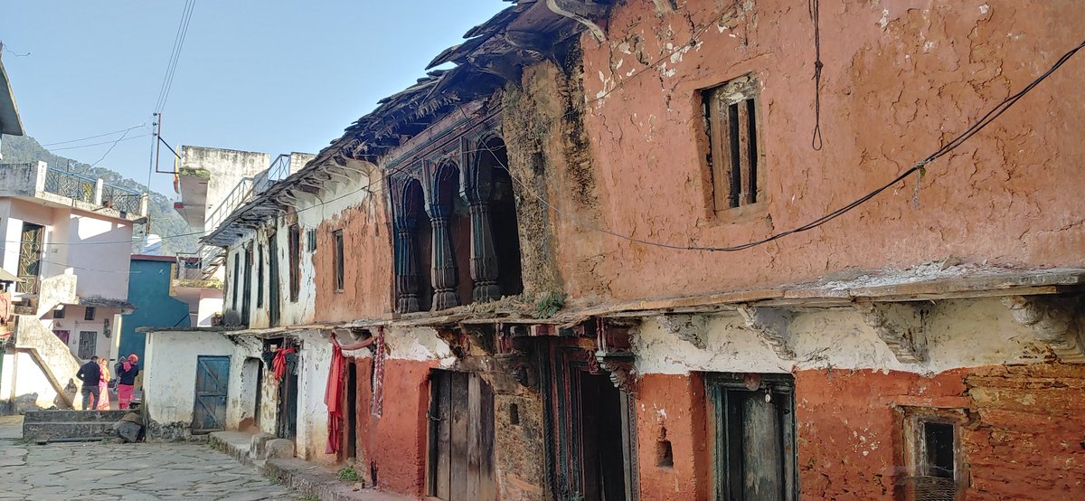 SimaltiAtul's tweet photo. I am Planning to rennovate my heritage property.Requesting for suggestions to capatalized this.
Location:Langasu NH-7 Chamoli 
Rishikesh- Badrinath Highway.
Available rooms- 15 nos.
#investor #uttarakhandtourism #Villageresort https://t.co/tjzc7A4G6h