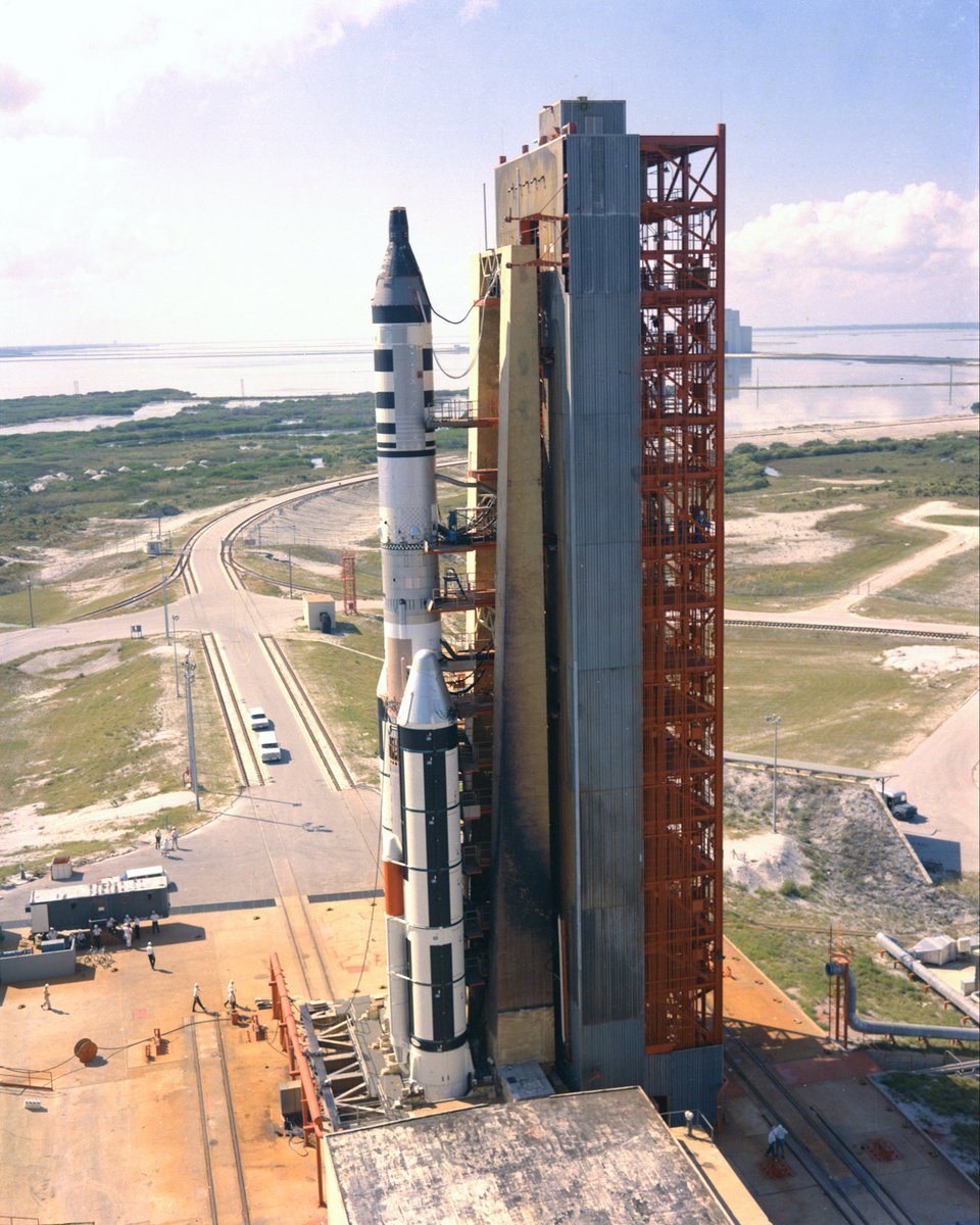HistoricSpace's tweet photo. The Manned Orbiting Laboratory was a planned set of military space stations that would be used as a reconnaissance satellite. Each one would be launched and used for 60 days with a modified Gemini capsule as the return vehicle for the two crew members. https://t.co/gZ0algosjX