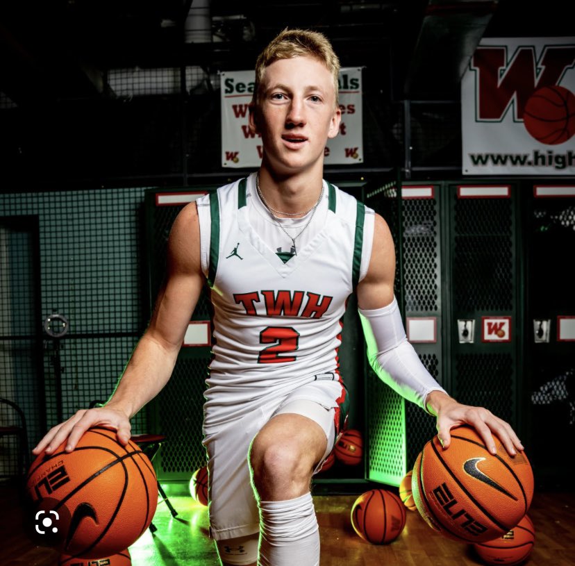 InmanKen1's tweet photo. Once again it’s on! The Battle of the Woodlands continues! First installment of 2022. Friends of the court but going at each other on the floor! @TWHhoops @TWHSCISD @EberweinShey @TySheldon3 @RogasScott @TexasHoopsGASO 1pm at the Woodlands High Gym. @flight_houston https://t.co/pJYgUpNGEy