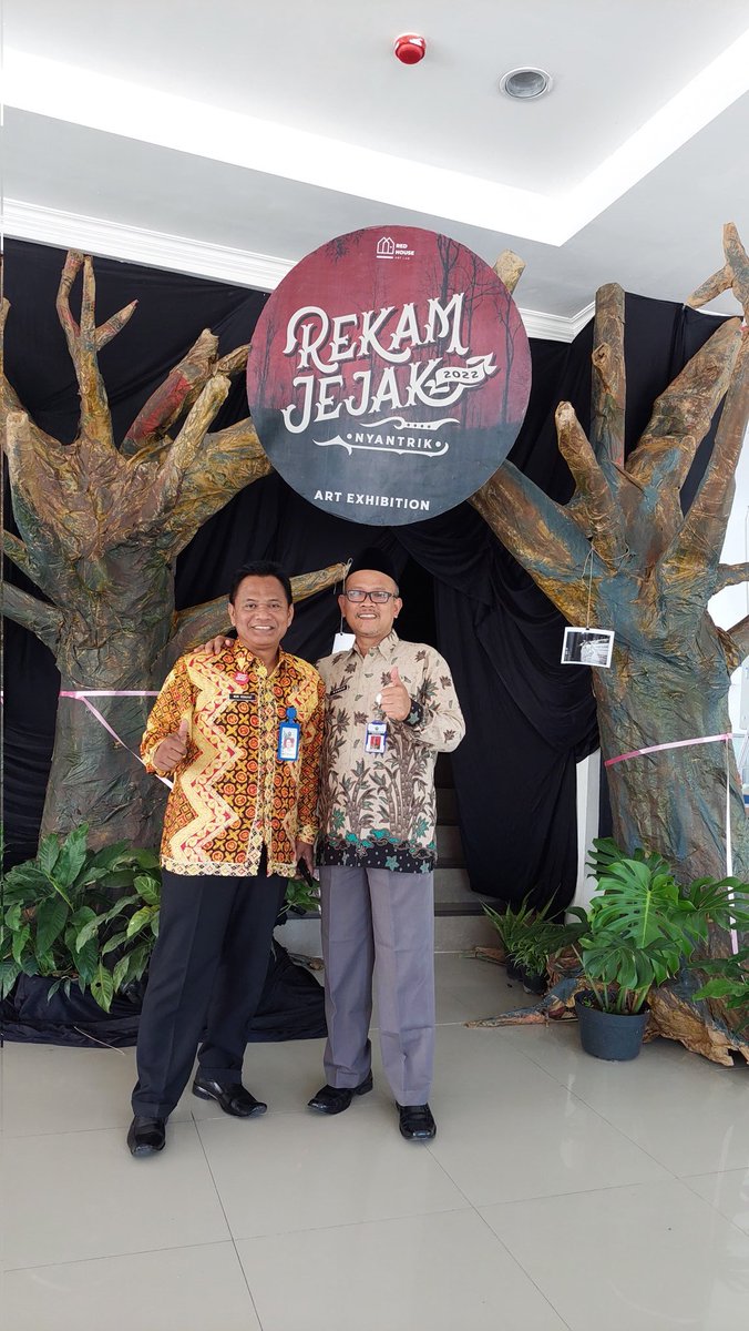 malisfuraida's tweet photo. Luar biasa, Ka Dinas Perpustakaan dan Kearsipan Daerah Blora melounching Pameran Buku sampai tgl 23 Desember 2022. Datang dan pilih buku sesukamu. Salam inovasi https://t.co/VlXPQ2ajfc