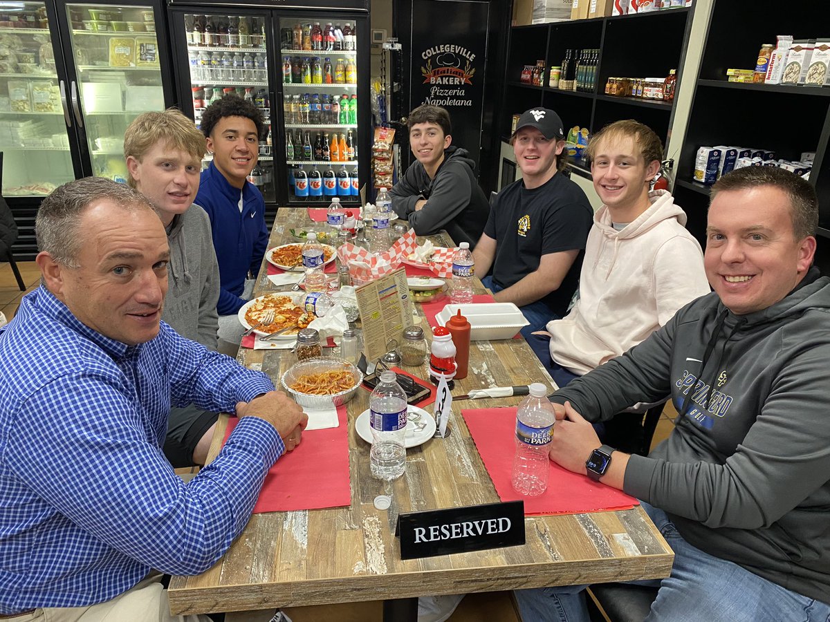CvilleBake's tweet photo. An honor to host the 2022 PAC Champion @SpringFordASD HS Boys Golf team for their senior dinner tonight! Congrats, Rams! 🏌🏻⛳️🏆
Our #PizzaiolioftheDay is @jadenmintergolf — PAC Champ & @MercuryX All-Area POY!
#collegevilleitalianbakery #morethanabakery #springfordproud https://t.co/RzZwmMQOgI