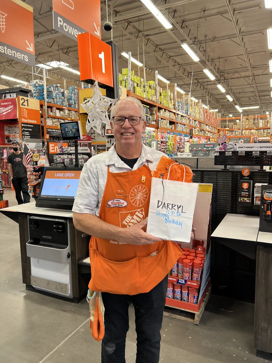 Celebrating some December birthdays today. Happiest of birthdays to Ron, Matthew and Darryl. It is a pleasure to honor your special day at 406. <a href="/cat_thanner/">Cathy Thanner</a> <a href="/D66Celest/">Sheldon Celestine 🇹🇹🇺🇸</a> <a href="/Mcolondres1010/">Marc Colondres</a> <a href="/0406SASM/">ColinOB</a>