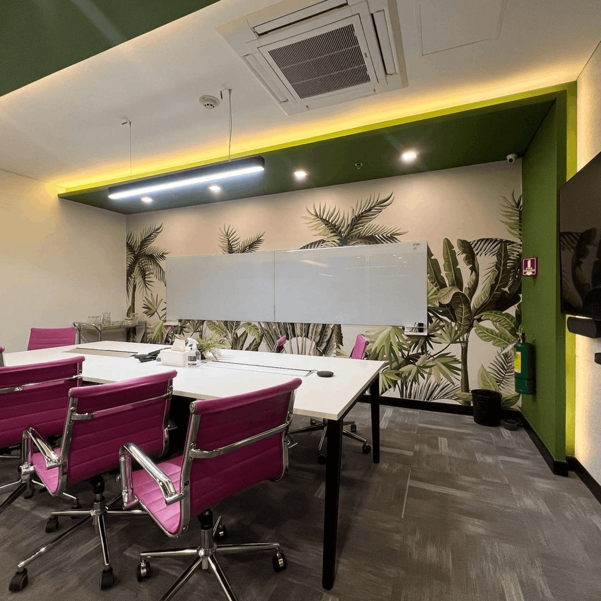 kmc_solutions's tweet photo. Our space in #ArmstrongCorporateCenter integrates the human factor into #workplacedesign to promote #harmony in the #team while boosting their #creativity.

Learn more about our managed office in #MakatiCity through https://t.co/B6REwUG8m2 https://t.co/TmIXHbt7RI
