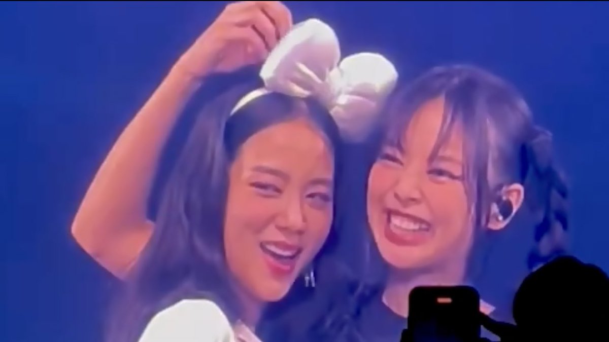 jenniepics's tweet photo. jensoo 💗 https://t.co/iSOZ0ZDafL