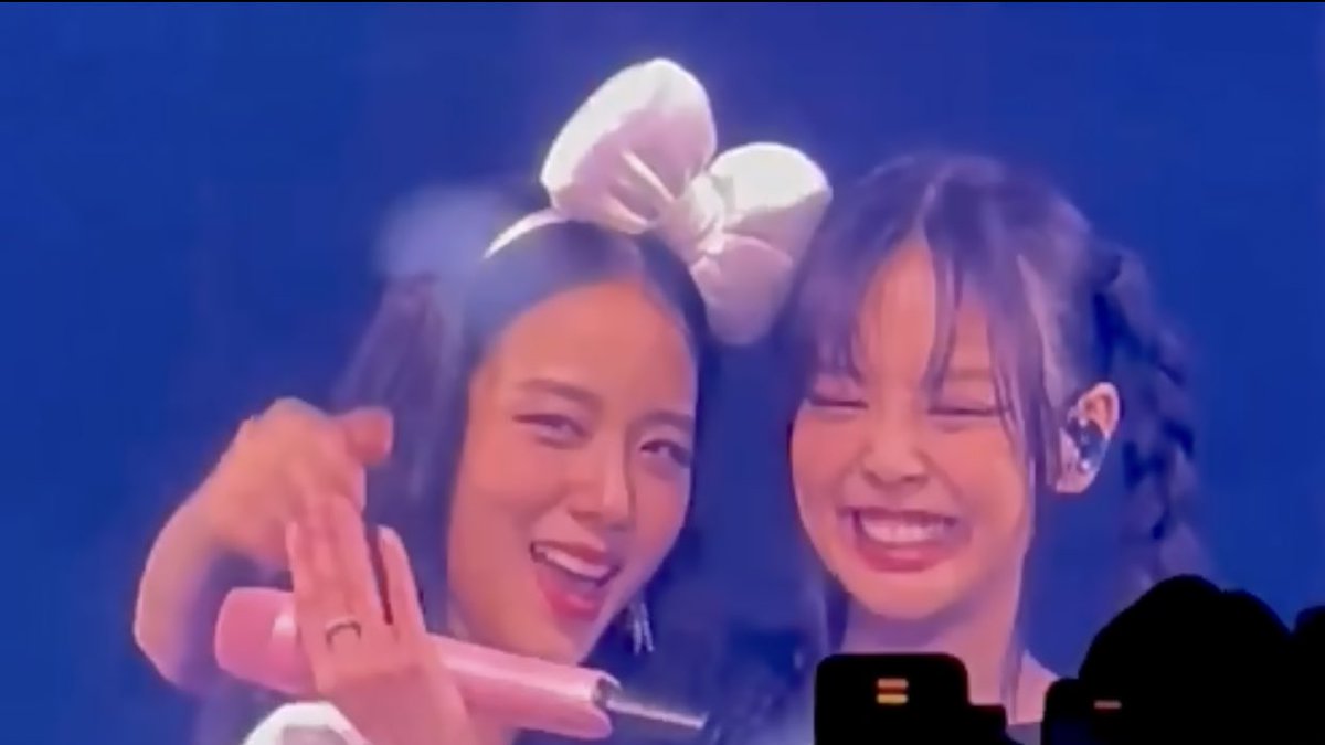 jenniepics's tweet photo. jensoo 💗 https://t.co/iSOZ0ZDafL