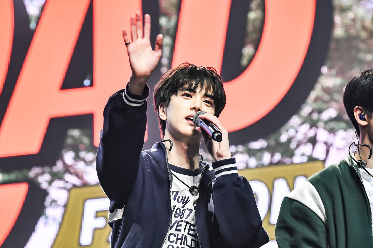 dreammakerlive's tweet photo. THE BOYZ FAN CON : THE B-ROAD💚❤

#영훈 #Younghoon

#THEBOYZ #더보이즈 #THEB_ROAD #더비로드 @IST_THEBOYZ https://t.co/N6dTlV3dtI