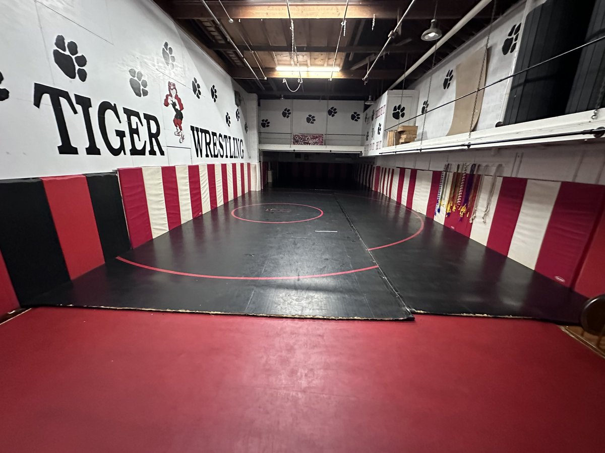 Tony Hager on Twitter "Small town Iowa wrestling room >"