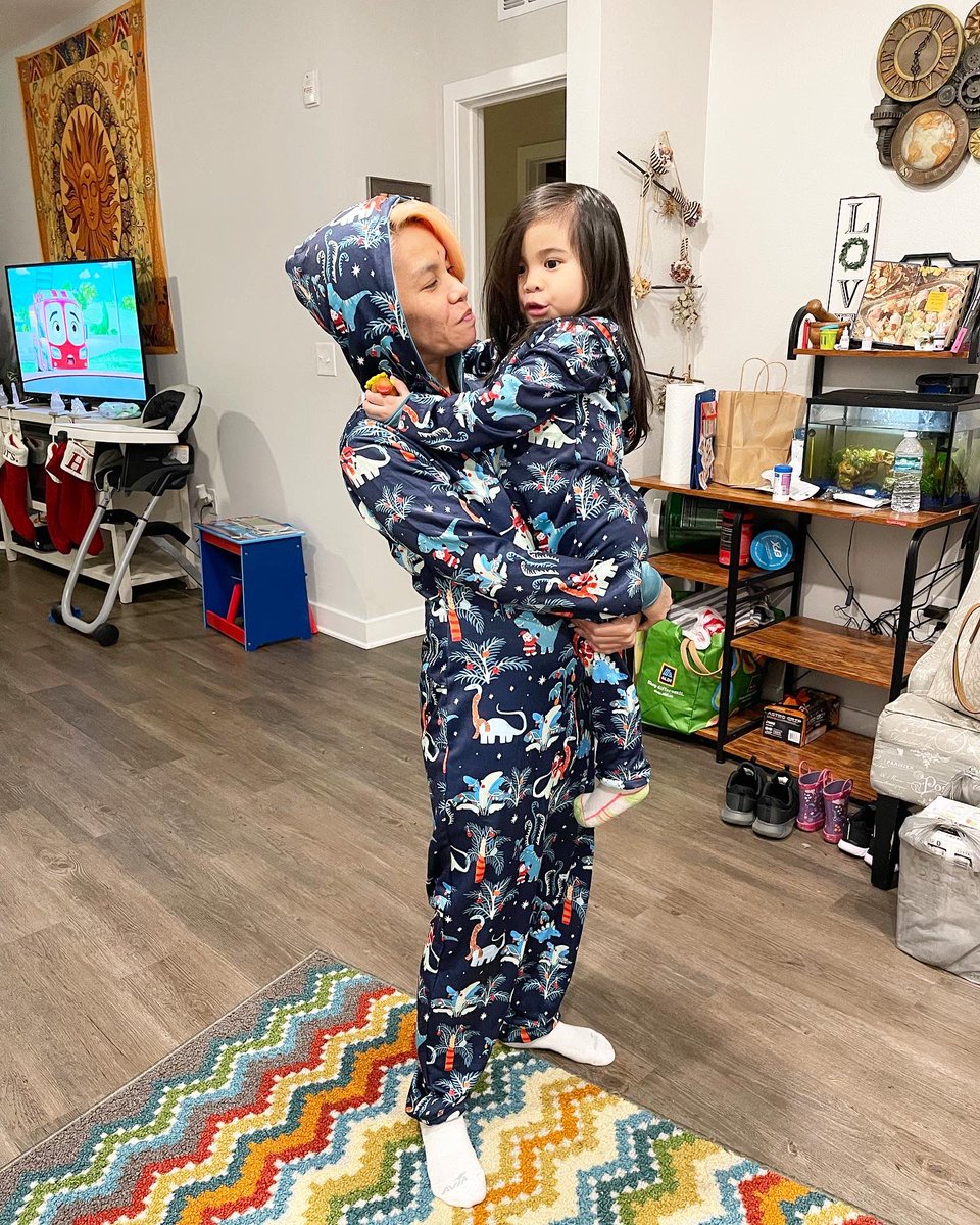 sugarmamajaye's tweet image. #familymatchingpjs #christmasdinosaursonesies #grrr #tryingtostaywarm #itscold #brr #rezfam #mamadadamk #dontworrymaemaegotonetoo #❤️❤️