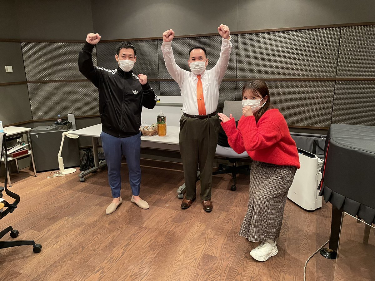 1008yanaika's tweet photo. 今日も15時までお願いします！

先週は、今年の漢字に決定した「戦」を表現しました！⚔️

【今週はこれやがな！】
ゲストは漫才作家の本多正識さんです！お楽しみに！

 #ABCラジオ #みるかよ #ミルクボーイ #鷲尾千尋 #ちっひー https://t.co/1oegm2Hw5X