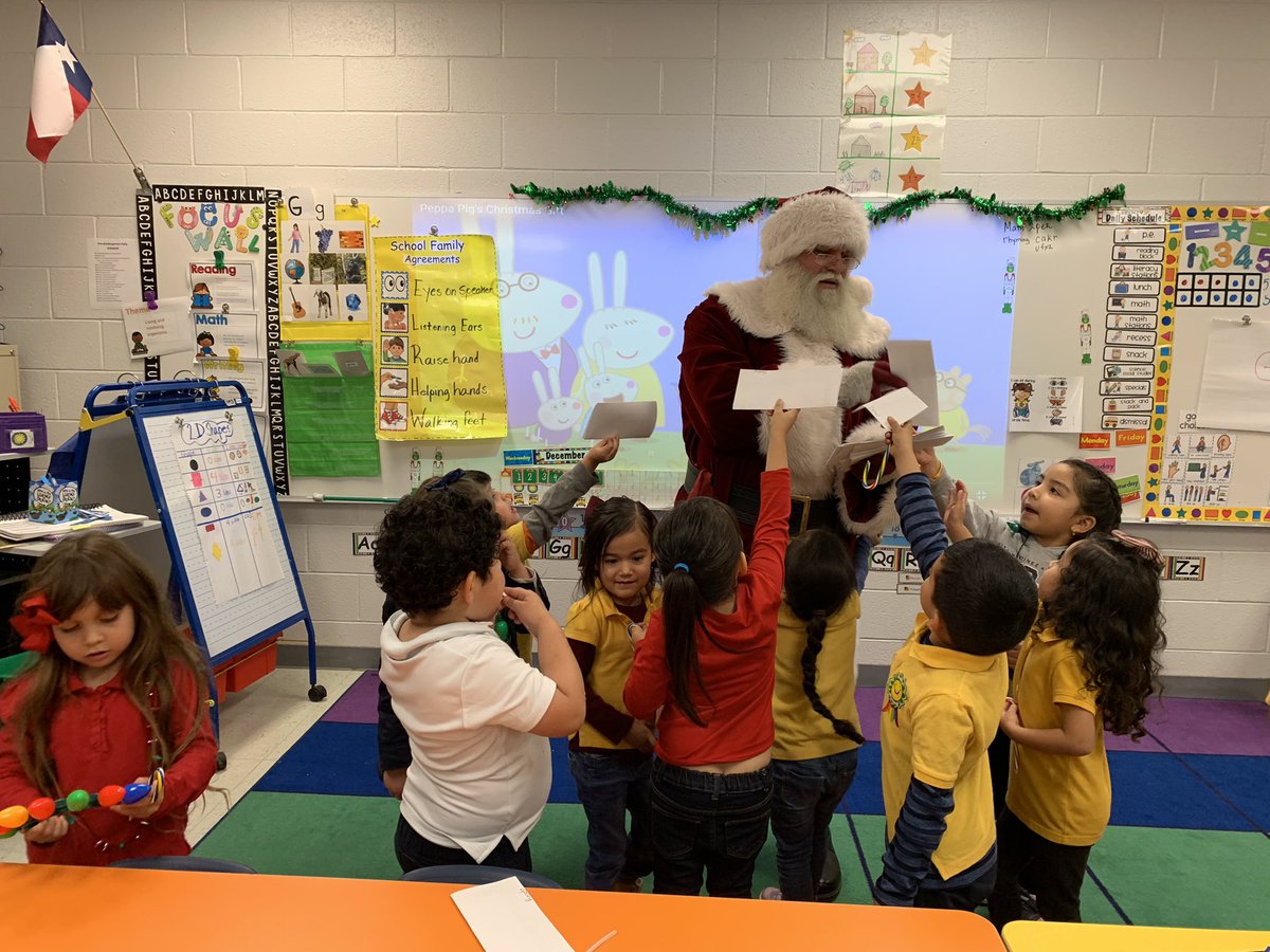 vaviles01's tweet photo. So much happened the last week before our winter break. Merry Christmas and a happy new year from Mrs Avilés’ class #BME #coollittlepatriots https://t.co/CAzgcRLRYb