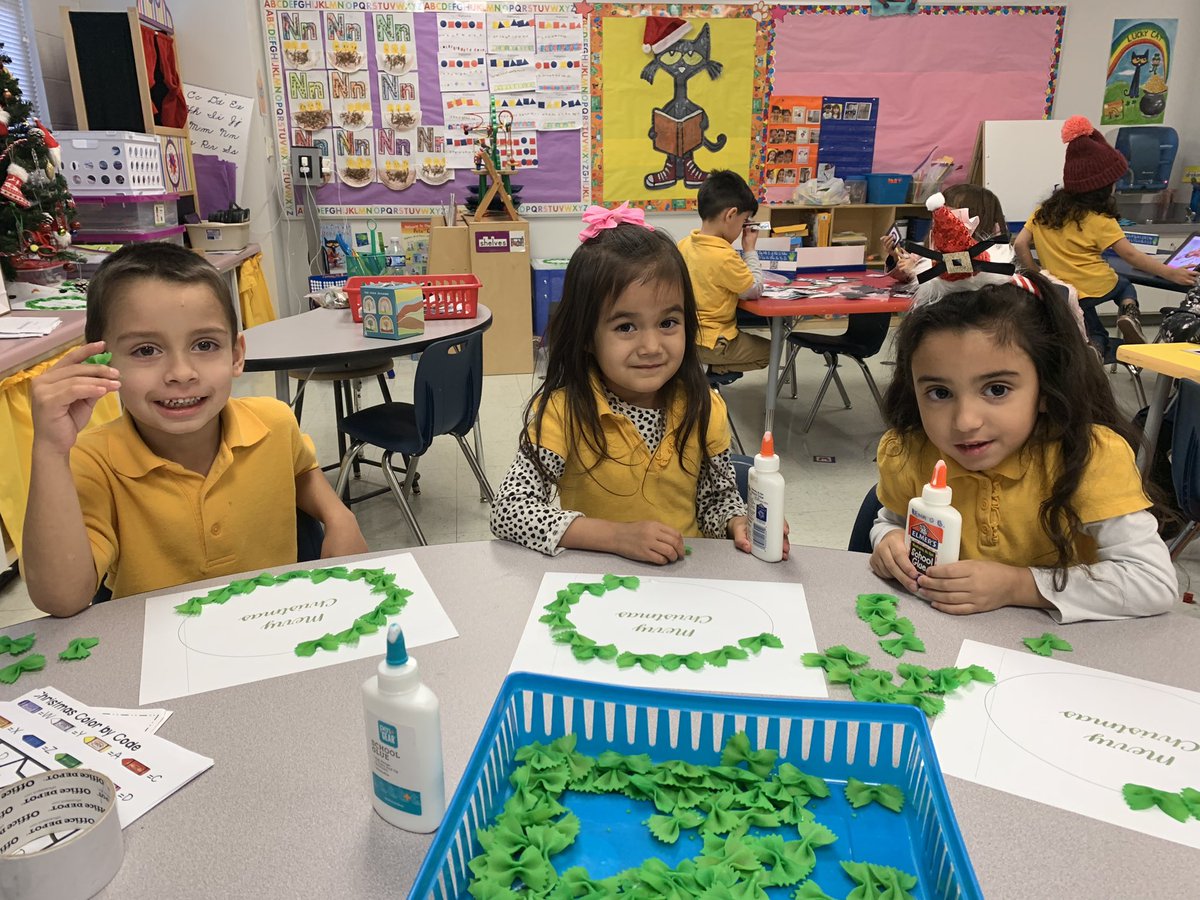 vaviles01's tweet photo. So much happened the last week before our winter break. Merry Christmas and a happy new year from Mrs Avilés’ class #BME #coollittlepatriots https://t.co/CAzgcRLRYb