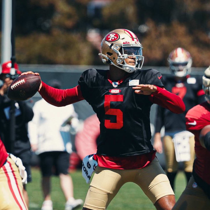 AMG_49ERS's tweet photo. Trey and the offense getting in some extra reps during the bye week! 

#9ergang 
#AMGSeason12 https://t.co/nllHnuii6v