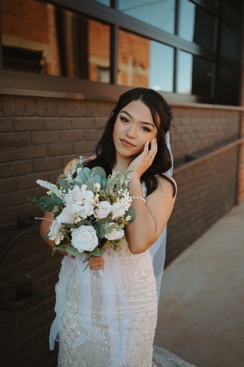 sadiejessenia's tweet photo. We did it y’all 🪩🥂💐💍🤍 https://t.co/VQYgOmL7kM