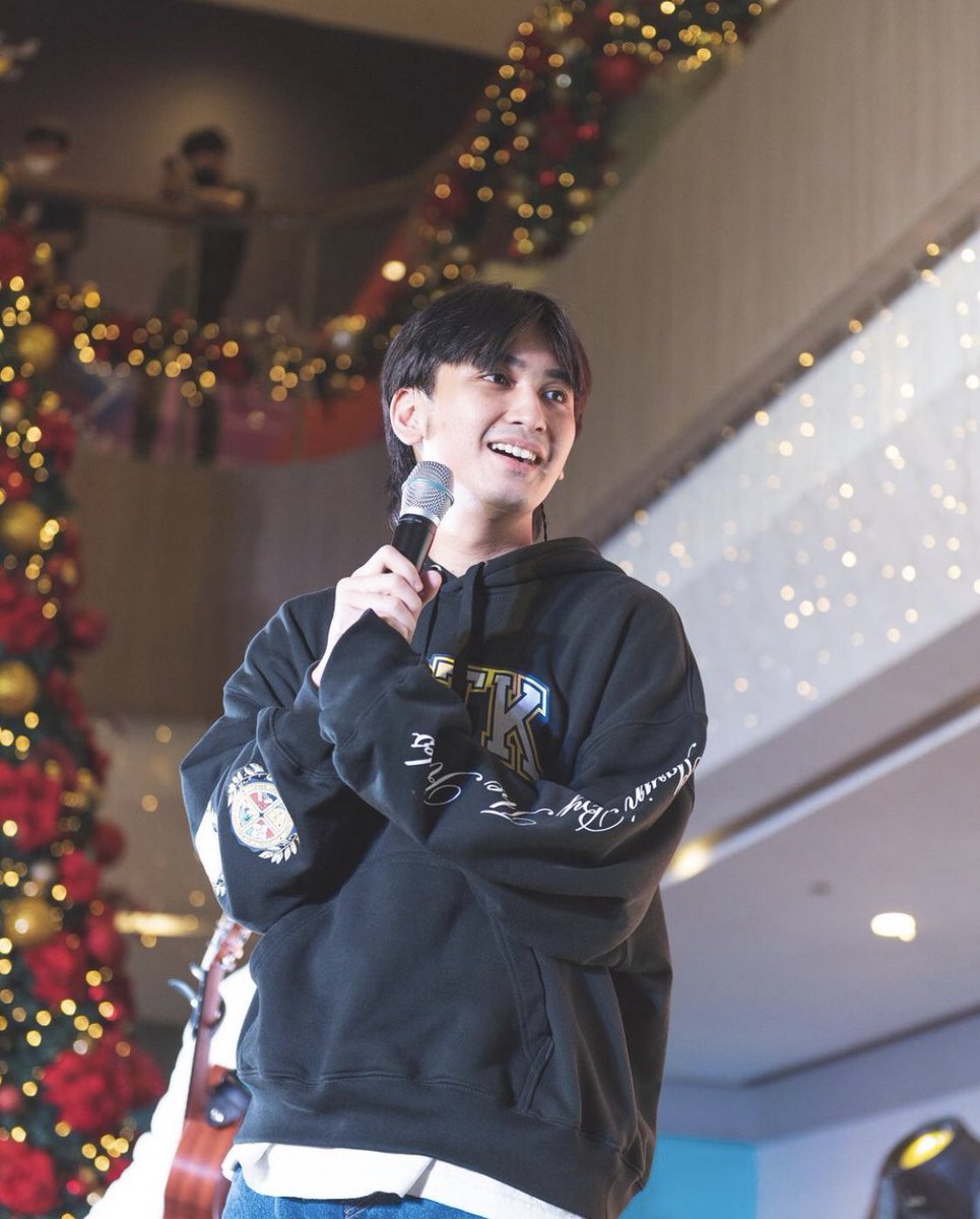 DAILYADIE's tweet photo. you look so much happier ♡ https://t.co/zmAGpdUIXC