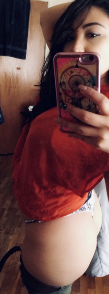 Ashlynishorny's tweet photo. hiii I’m new to #nsfwtwt I’m a horny girl who likes anime <3

♡ 19
♡ 5’2
♡ she/her
♡ I love sexting 
♡ bi 

♡ or ↺ to be mutuals https://t.co/7ToBaT7XVS
