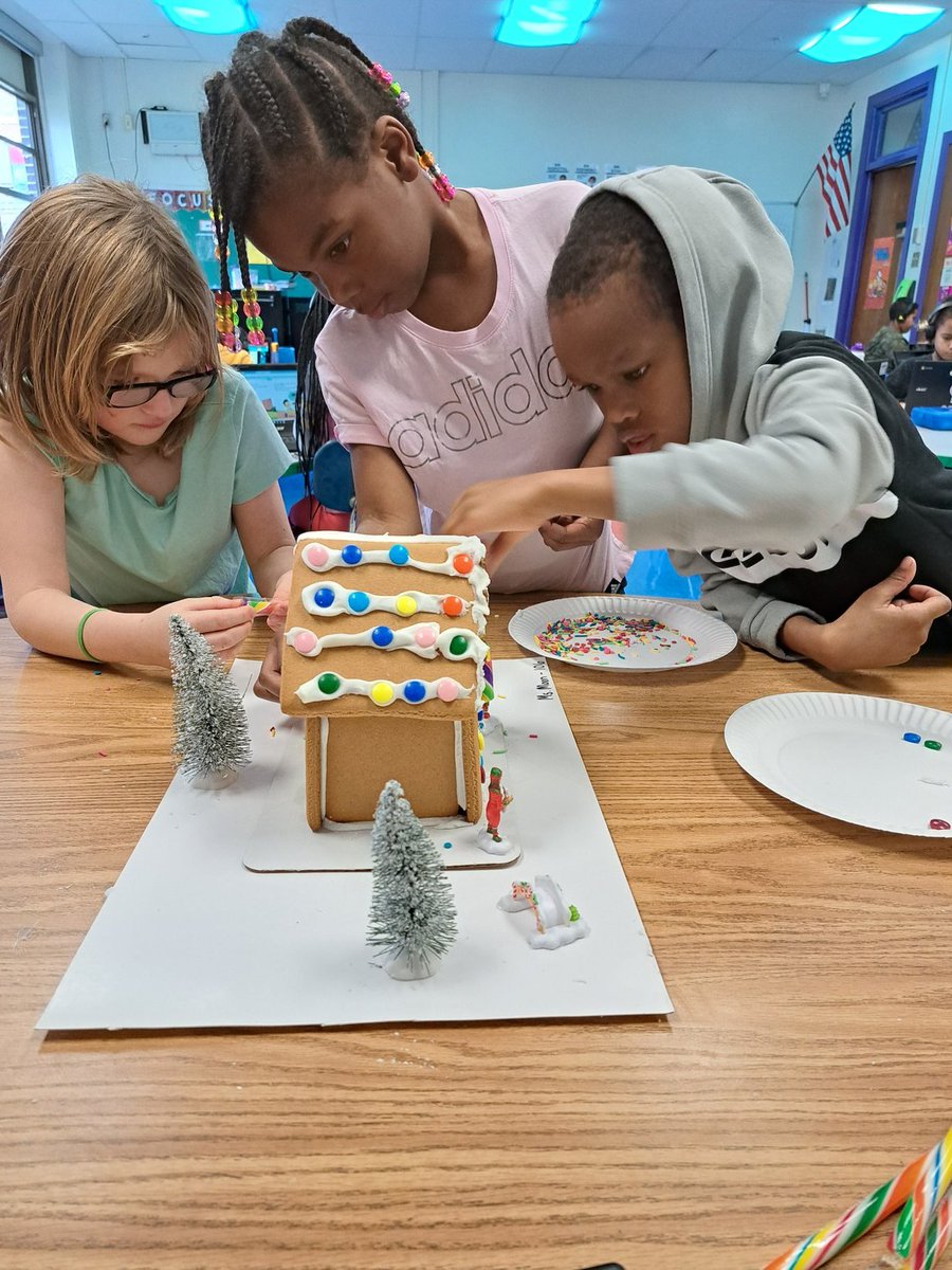 Ms. Moon tweet media