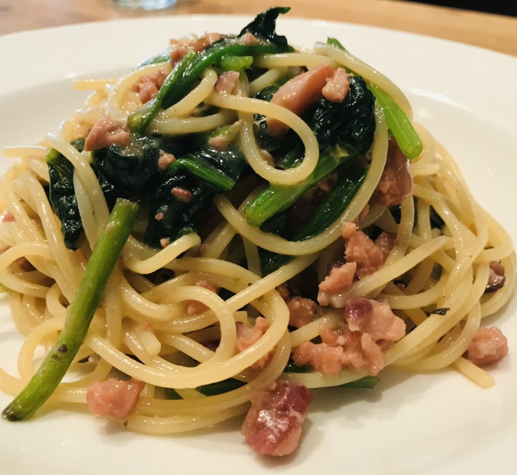 ほうれん草のスパゲッティ😋 イタリア料理🇮🇹 今日も元気な一日に😇 心も身体も健康で楽しい毎日を！ フォロワーさん募集中！😇🎉 🥘 🌎 ♨️