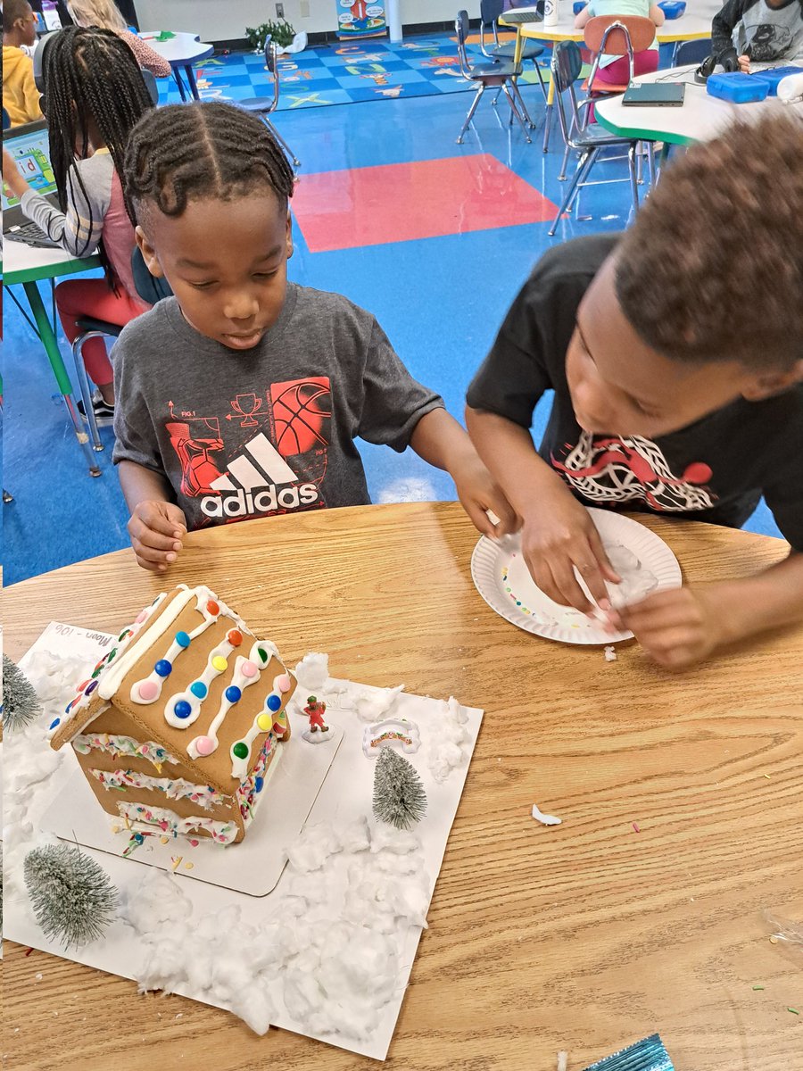 Ms. Moon tweet media