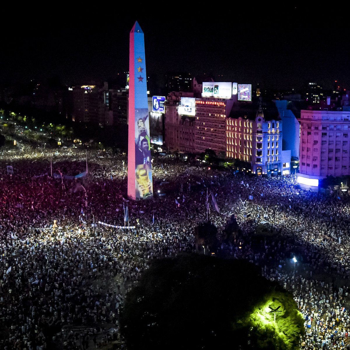 fifaworldcup_es's tweet photo. ¡El Obelisco dentro de 12 horas, pero con Messi en persona! 🙌🇦🇷 https://t.co/Adk06JPxMZ