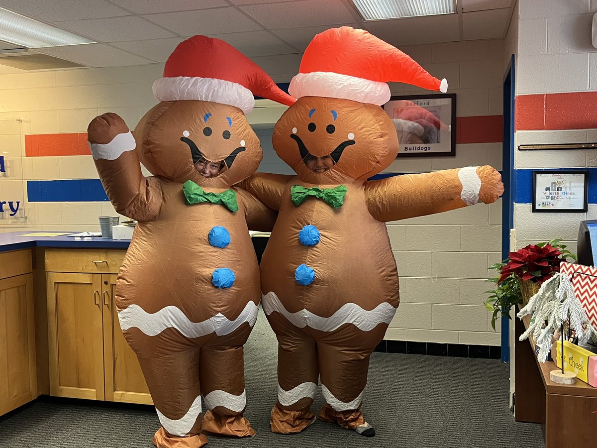 vandygriffs331's tweet photo. Have a wonderful winter break! @SESBulldog @YCSD https://t.co/Re81L5eCqL