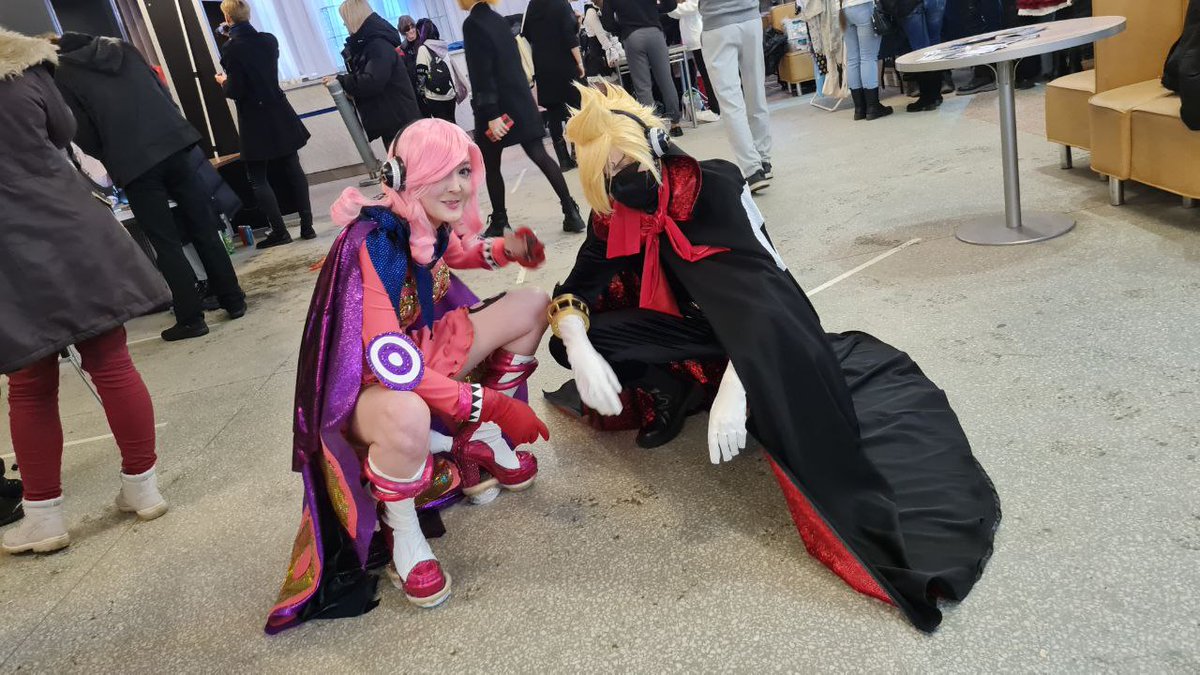 -У вас есть коронная поза?
-Ну...Да?