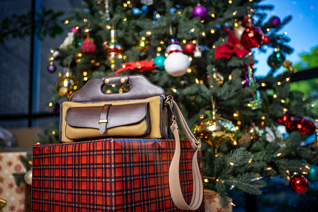 galcogunleather's tweet image. Constructed of our world famous cotton canvas twill and accented with our dark havana latigo leather, the Sporting Clays Bag is the perfect accessory to carry what you need on the Clays, Trap or Skeet range.

l8r.it/8aXf

#sportingclays #shotgun #shellbag