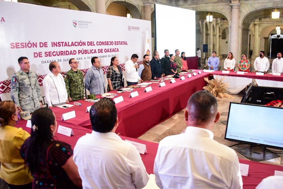 KarinaBaronO's tweet photo. Hoy tomamos protesta las y los nuevos integrantes del Consejo Estatal de Seguridad Pública, con el compromiso de fortalecer el trabajo de Coordinación entre instituciones de los tres niveles de Gobierno, para la Construcción de #PazConJusticia. https://t.co/GP3jhNjNsK