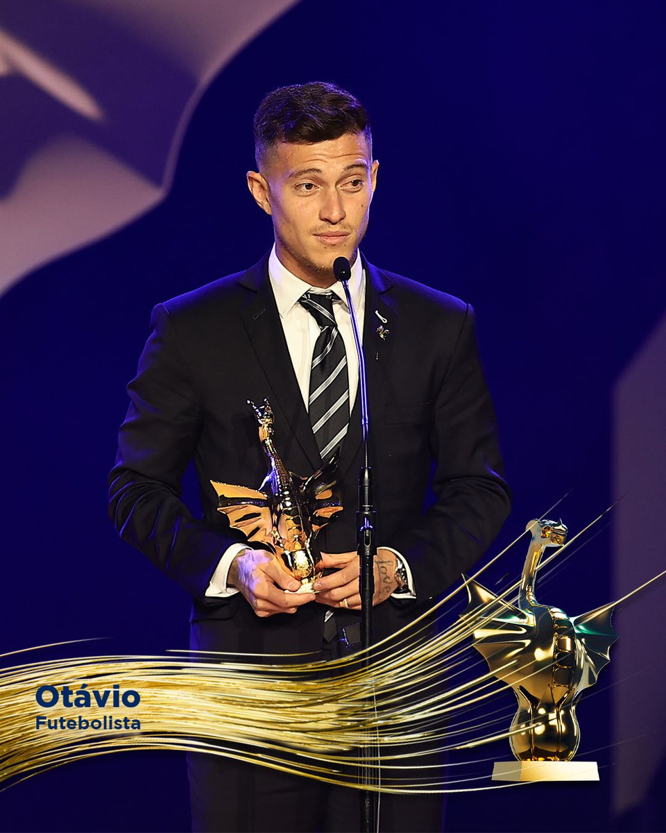 🎙"Desde que entrei aqui tinha como meta conquistar este Dragão de Ouro"

Dragão de Ouro Futebolista do Ano ⭐ Otávio

#DragõesdeOuro