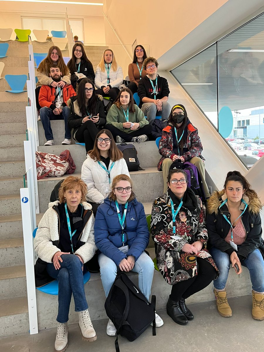 gineractualidad's tweet photo. Alumnado del CFGS Laboratorio Clínico y Biomédico han visitado hoy la empresa @mAbxience Líder mundial en el desarrollo de medicamentos #biosimilares https://t.co/tPsb9mclyI