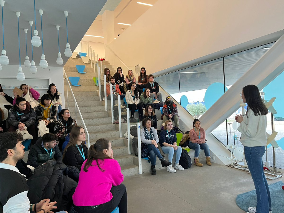 gineractualidad's tweet photo. Alumnado del CFGS Laboratorio Clínico y Biomédico han visitado hoy la empresa @mAbxience Líder mundial en el desarrollo de medicamentos #biosimilares https://t.co/tPsb9mclyI