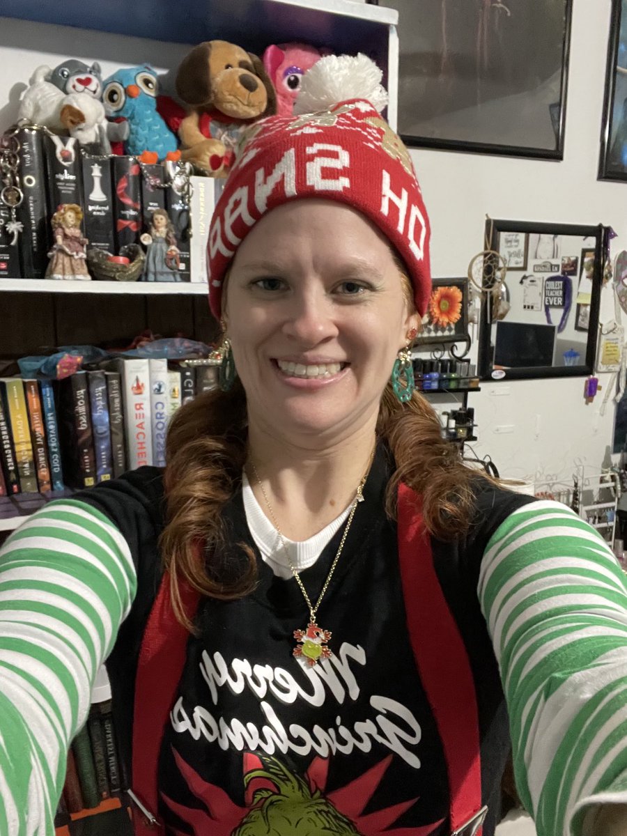 KendallBeckloff's tweet photo. Grinch vs. Santa. I need to upgrade my Grinch. #ChristmasDressUp #Fun #ParaLove #ParaLife #2MoreDays 🙂👊🏻🤟🏻 https://t.co/FjV6Rdaimu