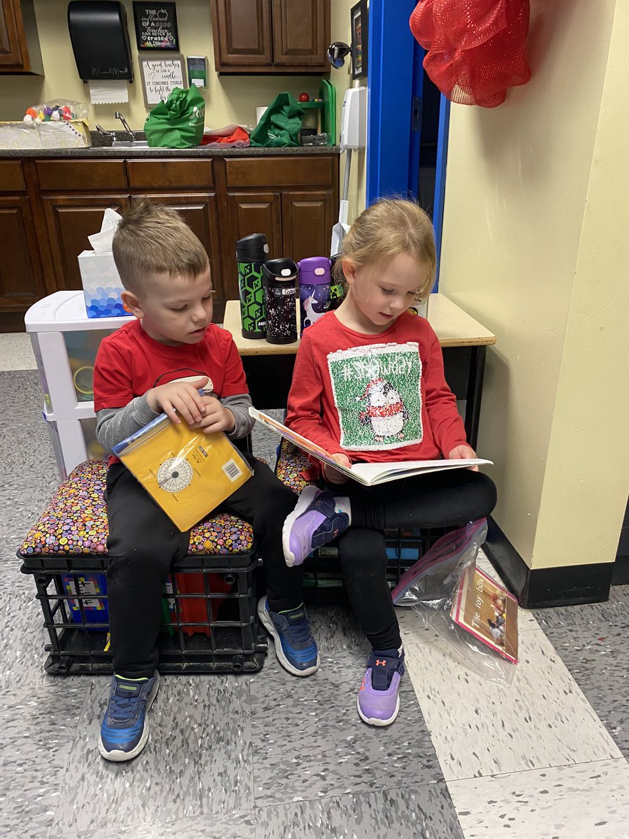 Reading buddies! <a href="/KDollemont/">Krista Dollemont</a> <a href="/pasadenaelem/">Pasadena Elementary</a>