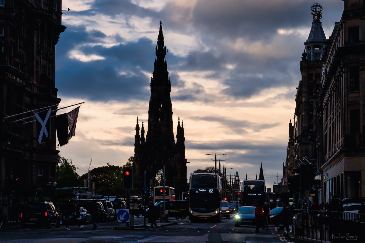 H_Zak's tweet photo. The Scott Monument, early in the morning #ScottMonument #Edinburgh #Scotland #PrincesSt https://t.co/P8QKl9FYI4