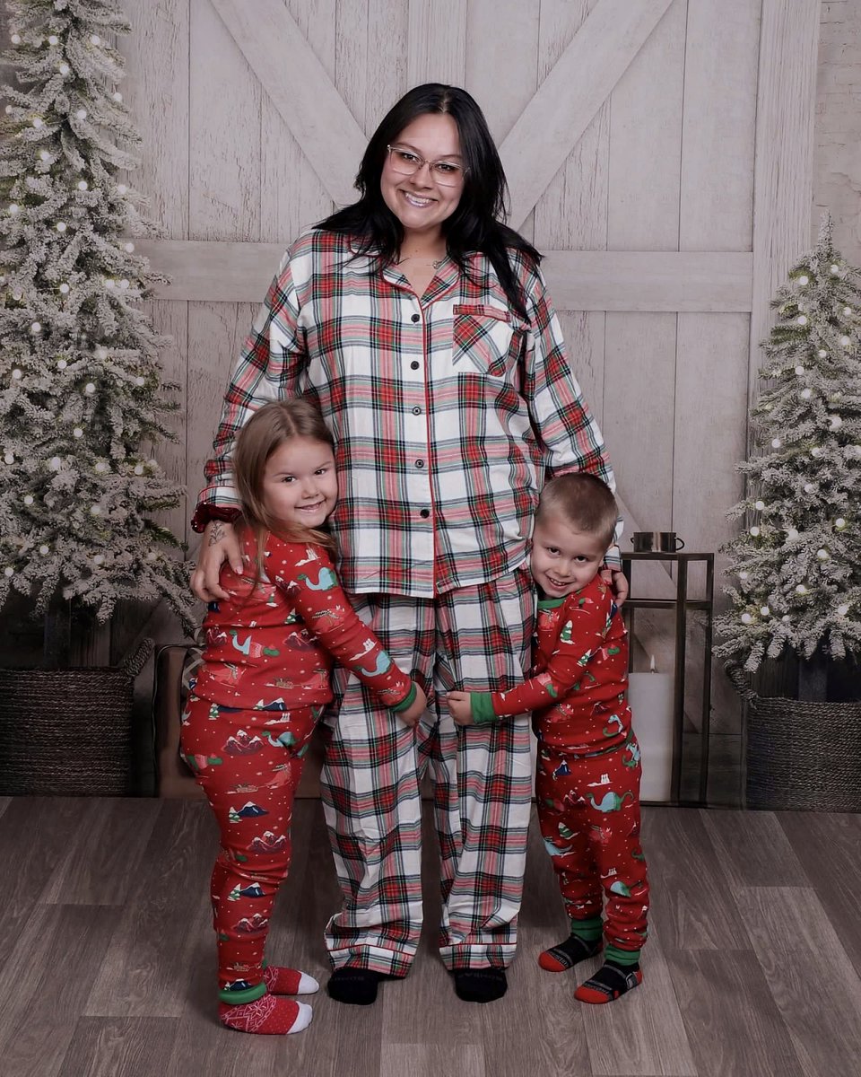 nikolspov's tweet photo. Getting photos every Christmas is something I’ve always loved &amp; cherished.. had to get them done this year even if things are so so different — I love my kids so much 🥹

Merry Christmas, from my babies &amp; I! 🎄❤️ https://t.co/4hYTNGM50w