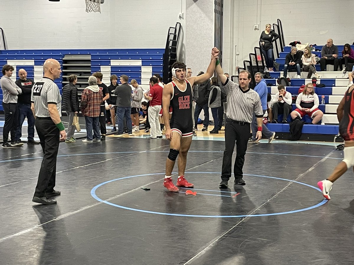 GlenRockMSHS's tweet image. The Glen Rock High School Wrestling team opened their season this weekend at a tournament in Mahwah. Big wins for GR! #rockgrnj @grpssupt