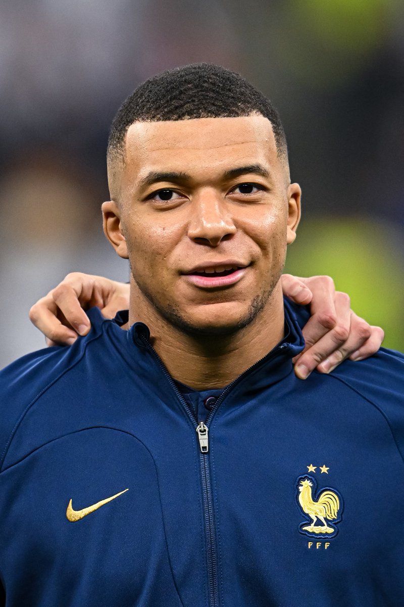 Joyeux anniversaire à Kylian Mbappé qui fête aujourd'hui ses 24 ans. 🎂🇫🇷

Le crack parmi les cracks, merci pour ta Coupe du Monde de patron Kyk's 🫡
