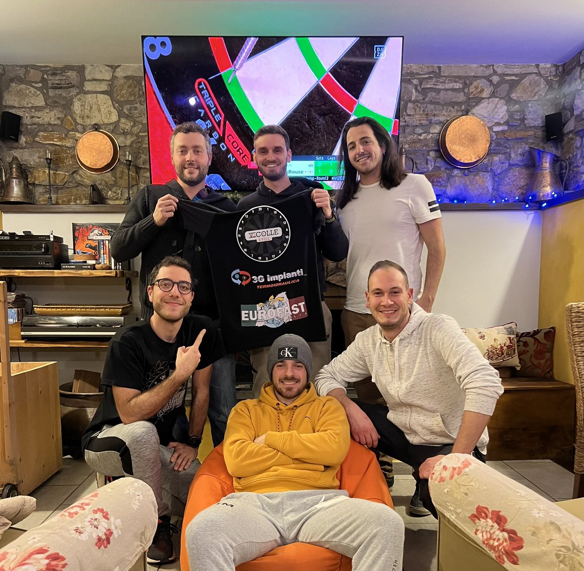 AlbertoGiova's tweet photo. Cena, torneo di Natale e Mondiale 🎯 
Un saluto dall’Ottavo Colle! (Lucca)
#DAZN180 @GiordanoReale @D_Mastroianni https://t.co/GC7dPwgbOi