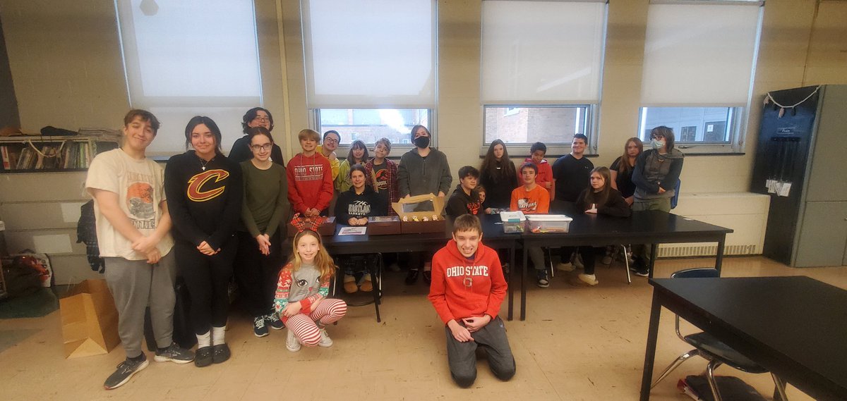 mrsroyko's tweet photo. Thank you to Confectionary Cupboard of Mentor sharing their expertise and delicious treats with the 8th grade artists at EMS. Congratulations Sophia, for your cake design being selected as the winning project. https://t.co/9HIVOpBaE3