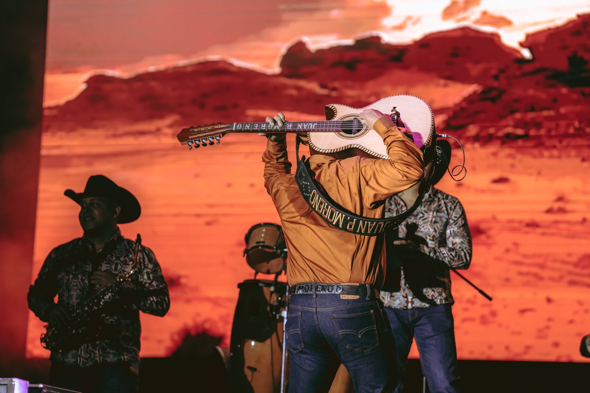 NortexFestival's tweet photo. Estuvo buena la fiesta con la música de @JuanPMorenoTX, que hasta #JayPerez se subió al escenario con él, confirmen vaqueros 😏👢

#Nortex2022 #YoSoyNortex https://t.co/LCehKnBmJx