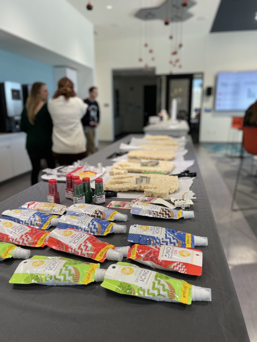BioLabsNTX's tweet photo. This past Thursday, @thermofisher hosted our last sponsored event of the year. Our residents were able to decorate Rice Crisp[r]y treats as they learned about Thermo CRISPR &amp; Gene Editing products and services.

If you think this was fun, just wait till next year! 😉 https://t.co/dcHOTnREYf