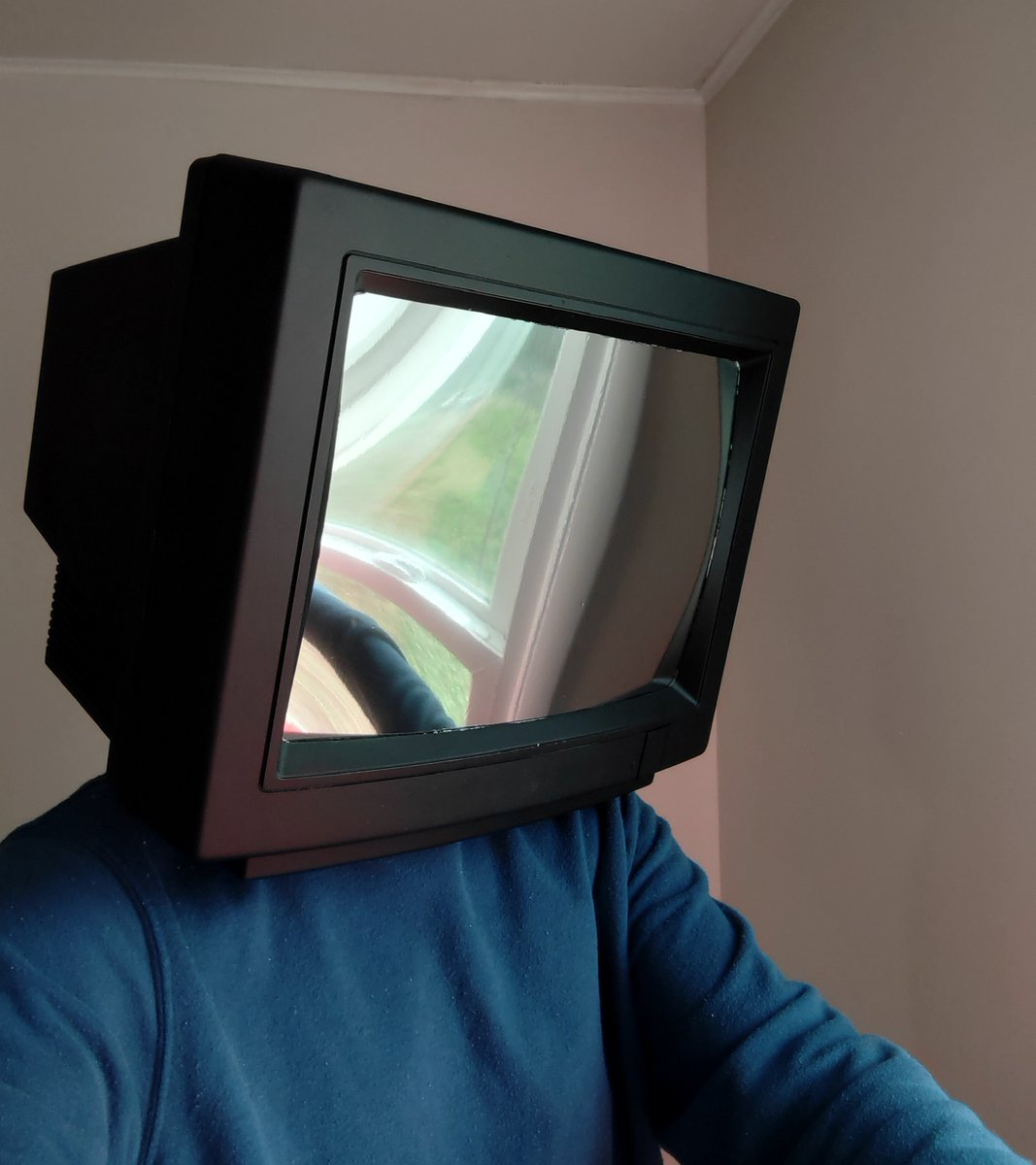 PokuPokuStudio's tweet photo. Looking out the window
#monitorhead #objecthead https://t.co/4rmmn6SVvX