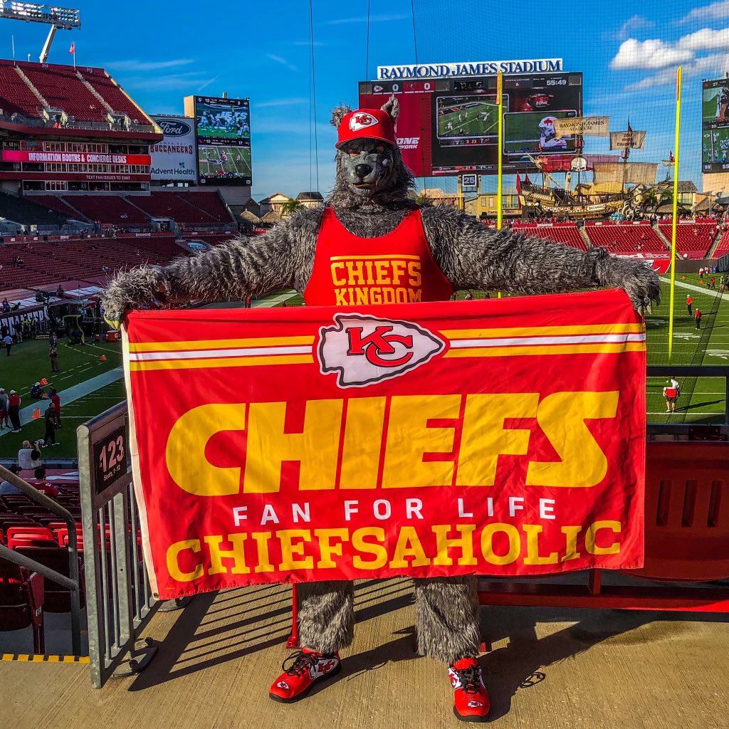 kyleayers's tweet photo. A lot going on the world but everyone take a moment to look up the Chiefsaholic fan who funded his trips to games by robbing banks in the same mask he wore to games. I’ve never been prouder to root for the Chiefs. https://t.co/0eqIBEY1kn