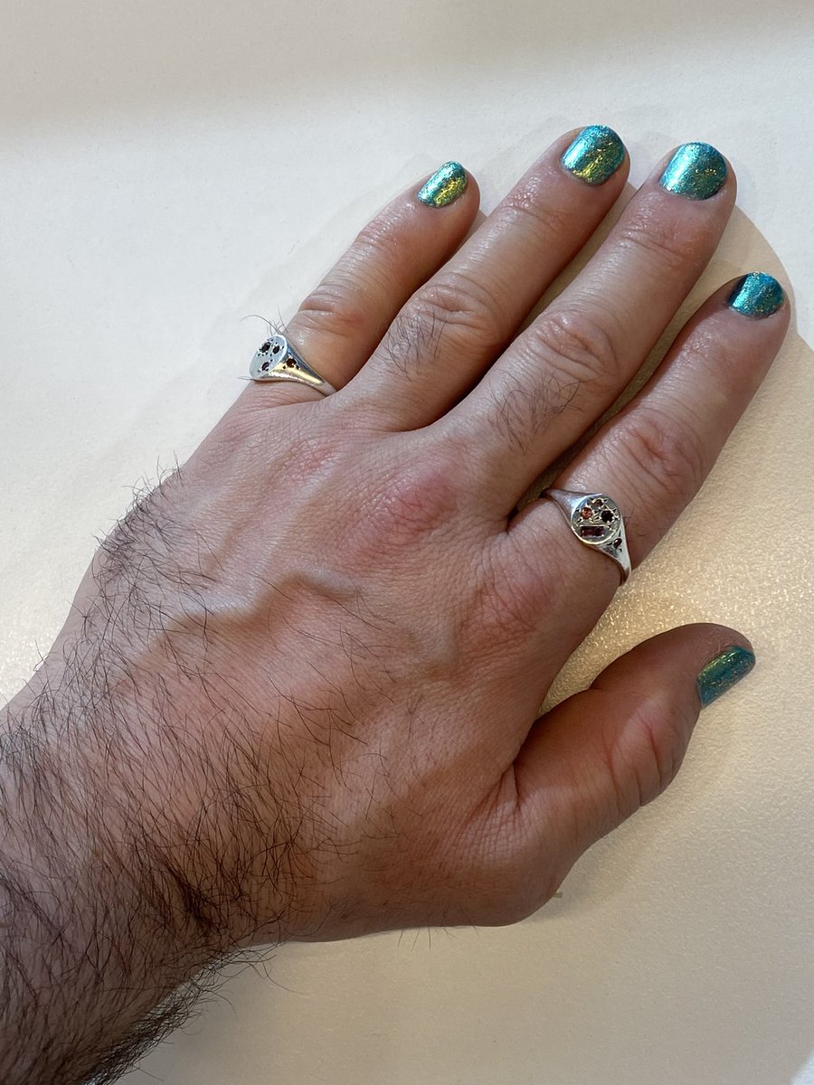 Chris_Barratt's tweet photo. Waiting for my toastie. Nails looking so good in this light. 🤩 Wearing @holotaco #litelink with the #goldflaketaco @nailogical #holotaco https://t.co/BfKhTOn8Ho