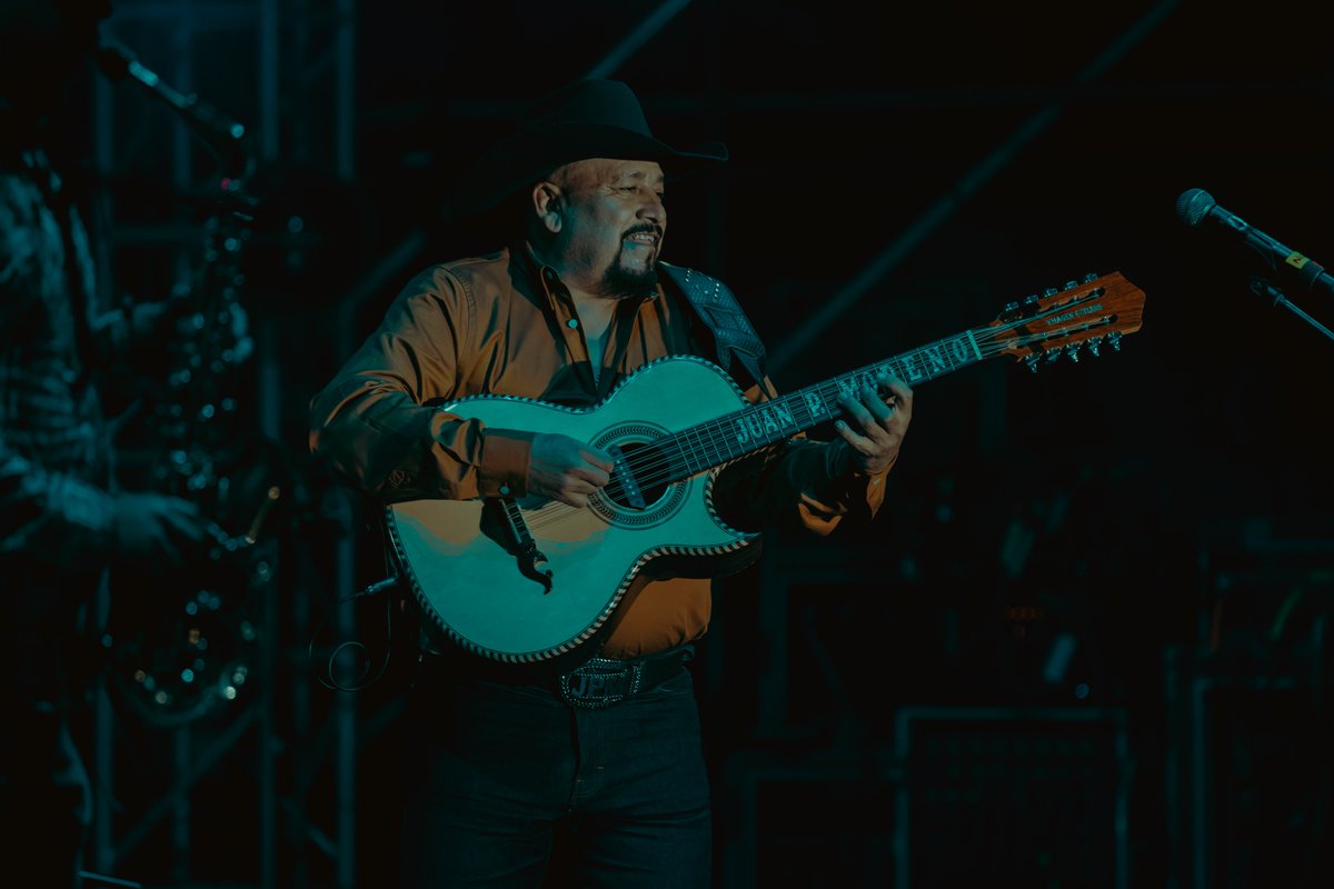 NortexFestival's tweet photo. Estuvo buena la fiesta con la música de @JuanPMorenoTX, que hasta #JayPerez se subió al escenario con él, confirmen vaqueros 😏👢

#Nortex2022 #YoSoyNortex https://t.co/LCehKnBmJx