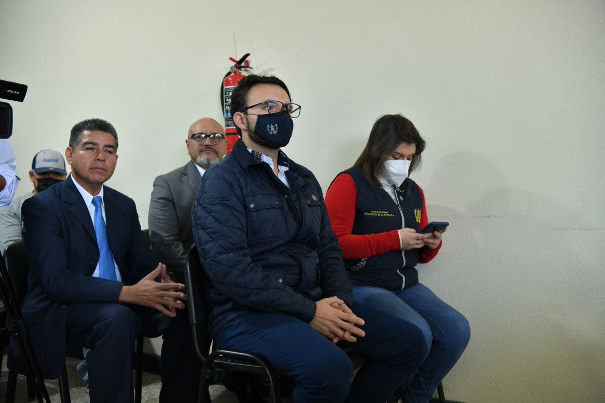 KLopezOliva's tweet photo. El presidente @DrGiammattei inauguró el Centro de Impresión de Pasaportes en Quetzaltenango para reducir el tiempo de trámite y entrega del documento. Gracias a la descentralización de servicios se agiliza la atención a la población, una prioridad del @GuatemalaGob. https://t.co/WK7IjHSqUJ
