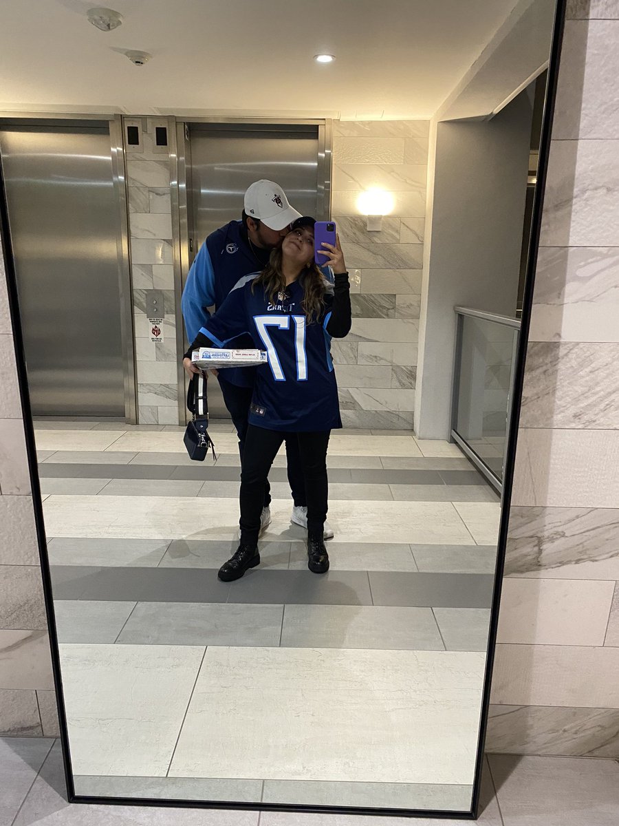 ANAPAOLAA's tweet photo. 💙 Titans in LA https://t.co/UcJ55Xf3Cu