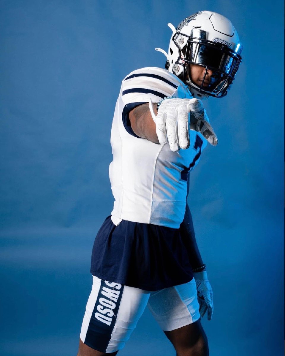 carl_robinson7's tweet photo. From 6️⃣6️⃣2️⃣to 5️⃣8️⃣0️⃣… Yuh can take 〽️e out the Sip but can’t take the Sip outta 〽️e!! @swosu @SWOSU_Kirkland @CoachC_Mac
#Committed!!💯%
#SipTakeOver🔥
#RespectMyDecision🤝🏾
#NewHome 📍 https://t.co/o8klEdqCzv