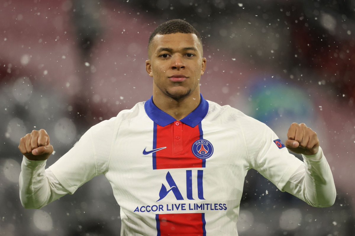 VibesFoot's tweet photo. Joyeux anniversaire à Kylian Mbappé qui fête son 24e anniversaire. 🎂

Un petit qui a déjà sa place parmi les grands, les très grands. ✨ https://t.co/3EutizxAui
