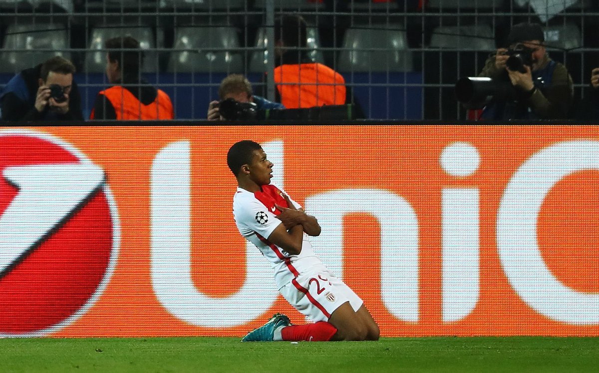 VibesFoot's tweet photo. Joyeux anniversaire à Kylian Mbappé qui fête son 24e anniversaire. 🎂

Un petit qui a déjà sa place parmi les grands, les très grands. ✨ https://t.co/3EutizxAui