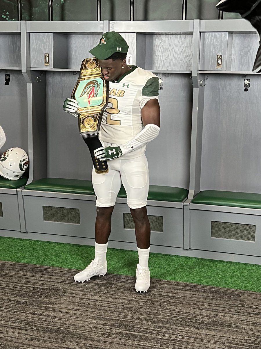 CoachJStFleur's tweet photo. Enjoyed my UAB Official 💚 Thankful for the opportunity #WinAsOne @CoachD_Mitch @si_one11 @saddleback_DC https://t.co/H2grHy99N7